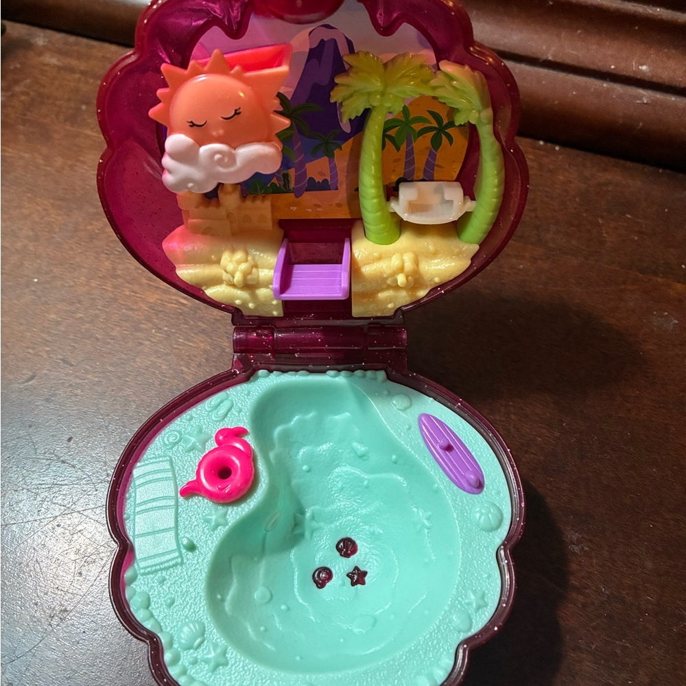 Poly Pocket Sparkle Cove Adventure Beach Compact (HKV46).